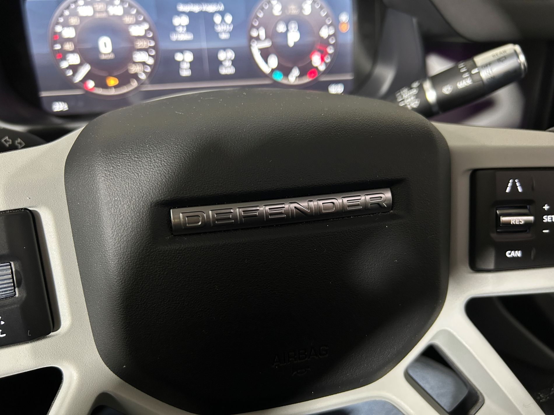 Defender 110 3.0d i6 mhev SE awd 200cv auto - Autoviemme